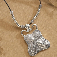 Bohemian ketting met zilveren etnische hanger en leren koord