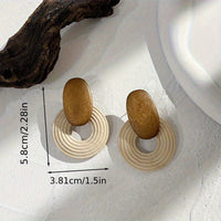 Houten oorbellen met ovaal en geribbelde ring