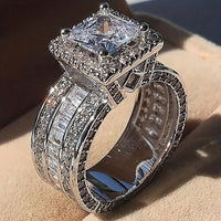 Zilveren halo ring met prinses geslepen zirkonia