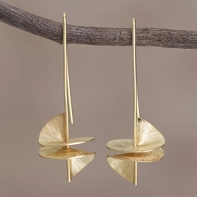 Gouden statement oorbellen met blad motief