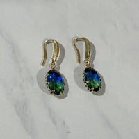 Gouden oorbellen met ovale blauwgroene steen