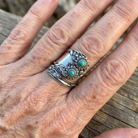 Zilveren vintage lepelring met turquoise zonnebloemen