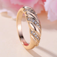 Roségouden gedraaide ring met zirkonia