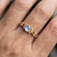 Gouden vintage ring met maansteen en diamantjes