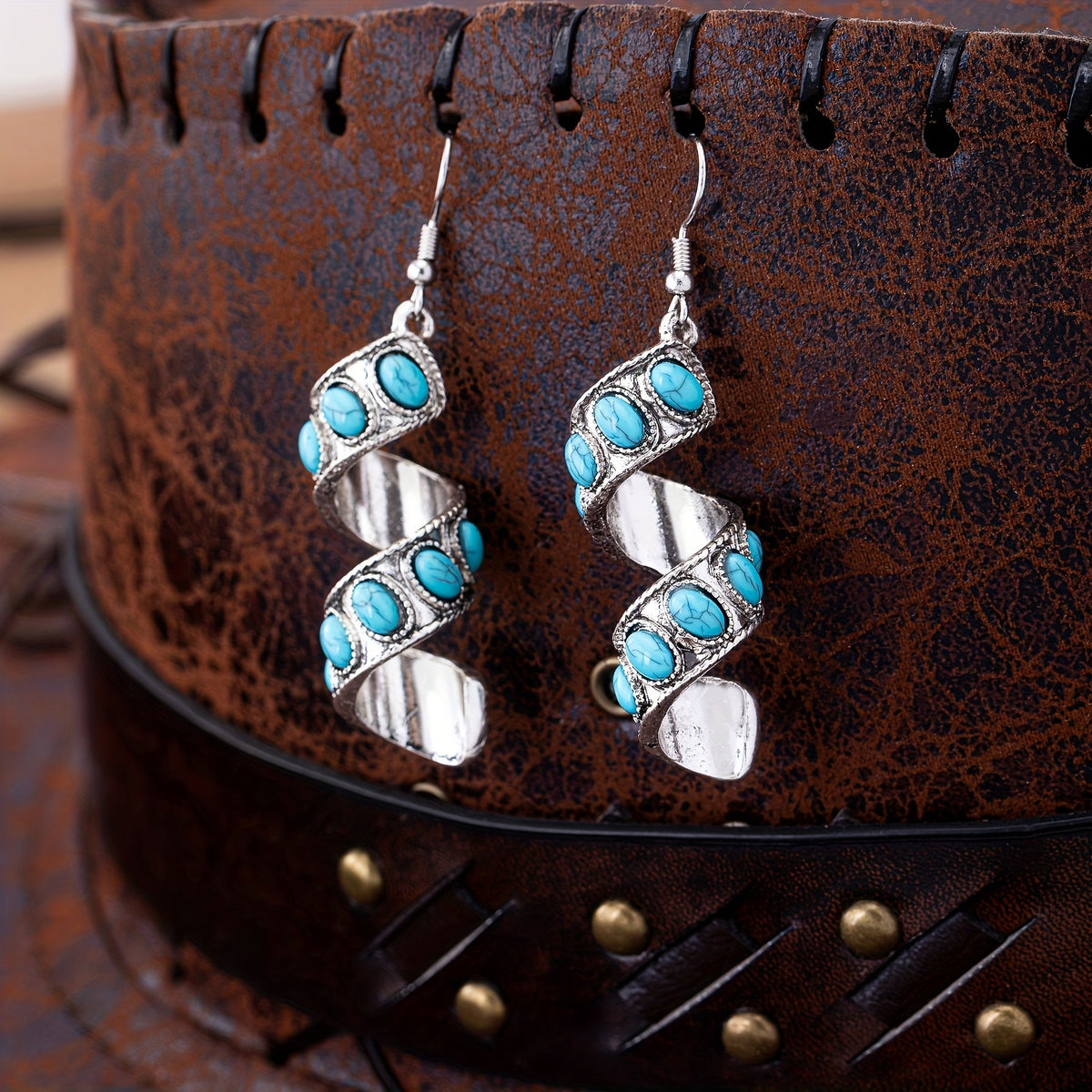 Zilveren oorbellen met spiraal en turquoise