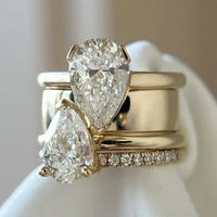 Gouden ringenset met twee peervormige zirkonia