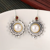 Vintage oorbellen met parel en rode steen