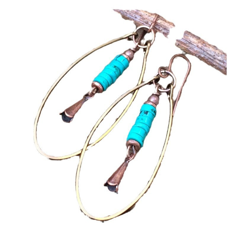 Koperen bohemian hoepel oorbellen met turquoise kralen