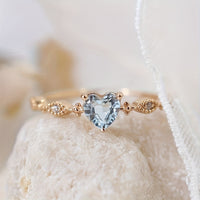 Roségouden ring met hartvormige aquamarijn