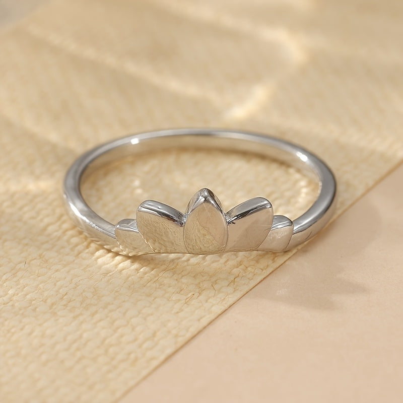Zilveren lotusring met druppelvormige blauwe steen