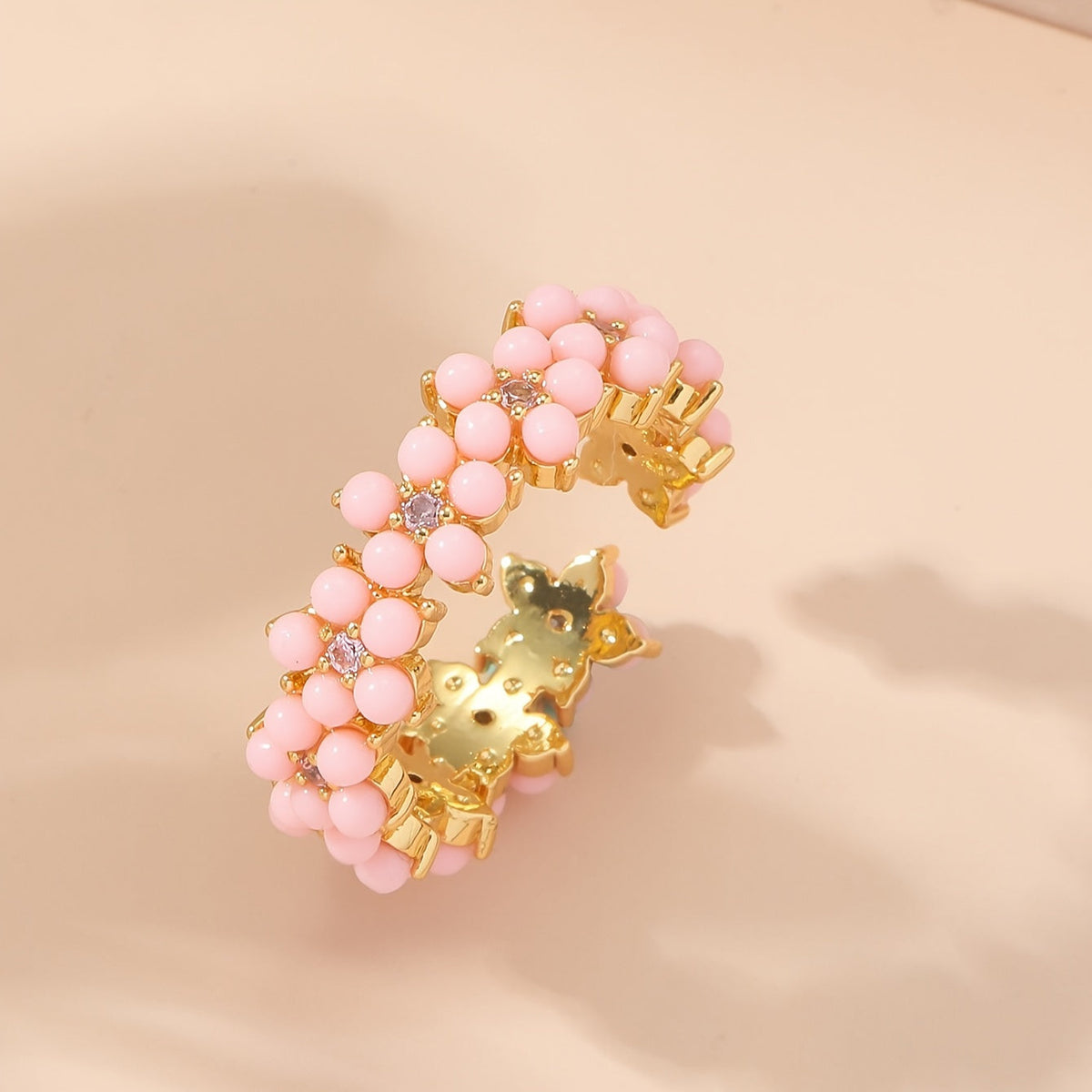 Gouden ring met turquoise kralen bloemmotief