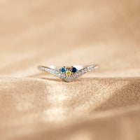 Zilveren chevron ring met blauwe geboortestenen en zirkonia