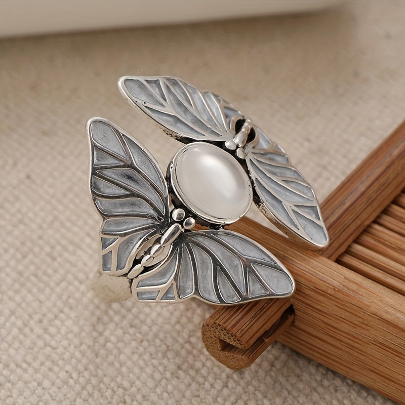 Zilveren vintage vlinderring met witte ovale steen