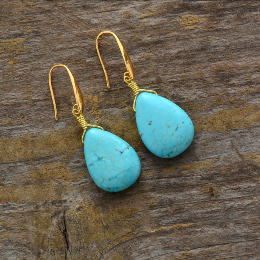 Gouden oorbellen met turquoise druppelsteen