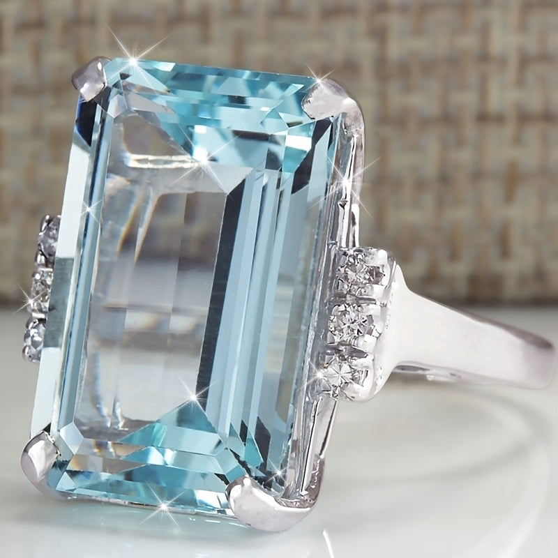 Zilveren ring met smaragdgeslepen zeeblauwe steen