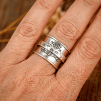 Zilveren brede ring met gehamerde zirkoniaband
