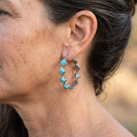 Zilveren oorbellen met turquoise kralen en kristal