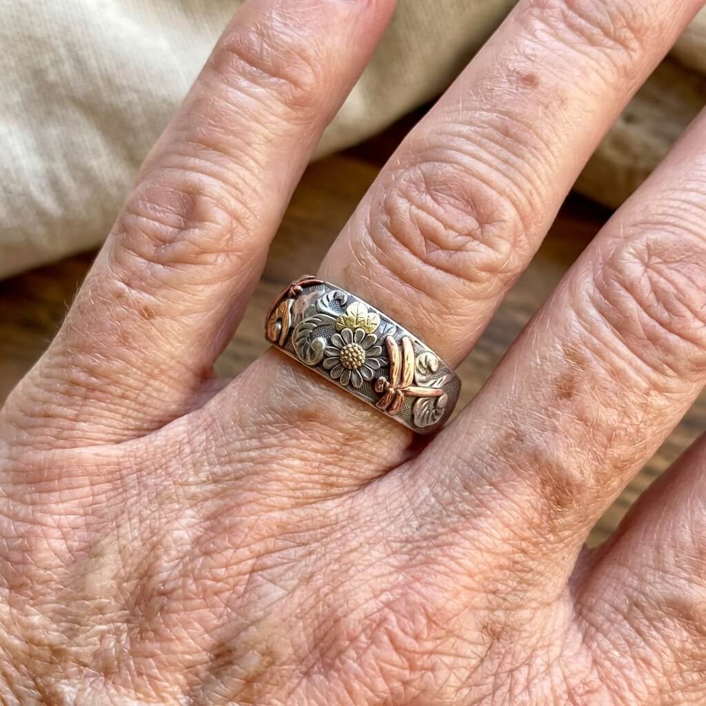Zilveren vintage ring met zonnebloem en libelle