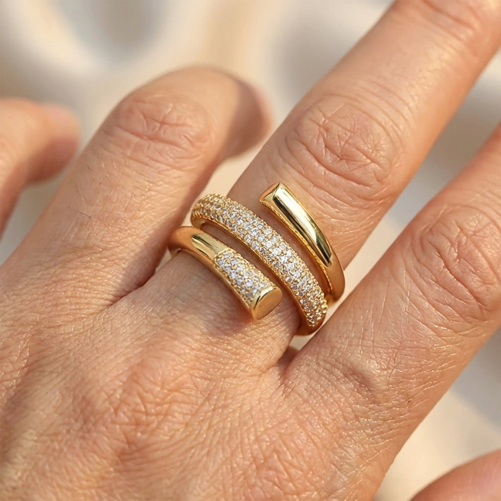 Gouden wikkelring met pavé zirkonia