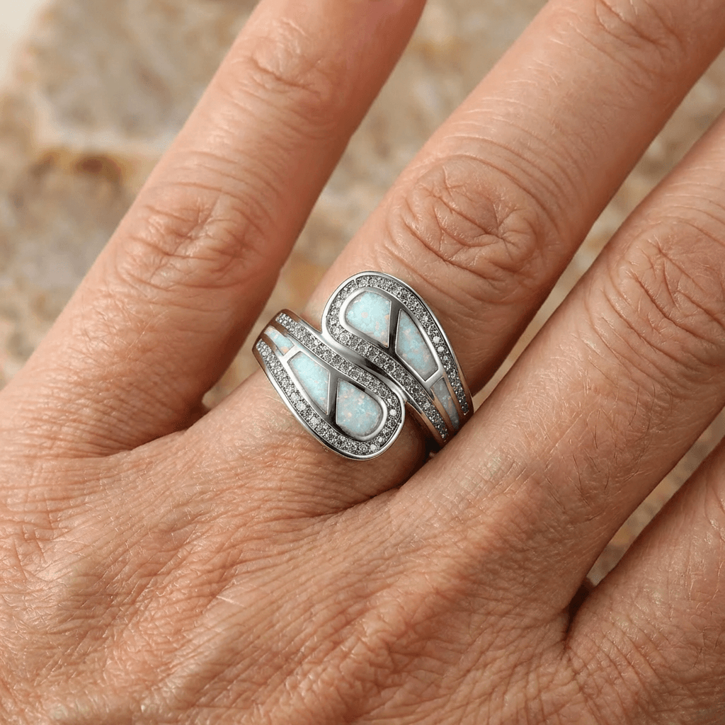 Zilveren vintage ring met witte opaal en zirkonia