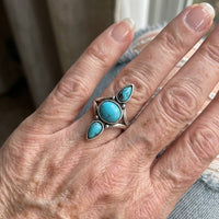 Zilveren ring met drie turquoise edelstenen