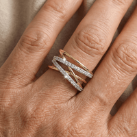 Tweekleurige gekruiste ring in zilver en goud met zirkonia