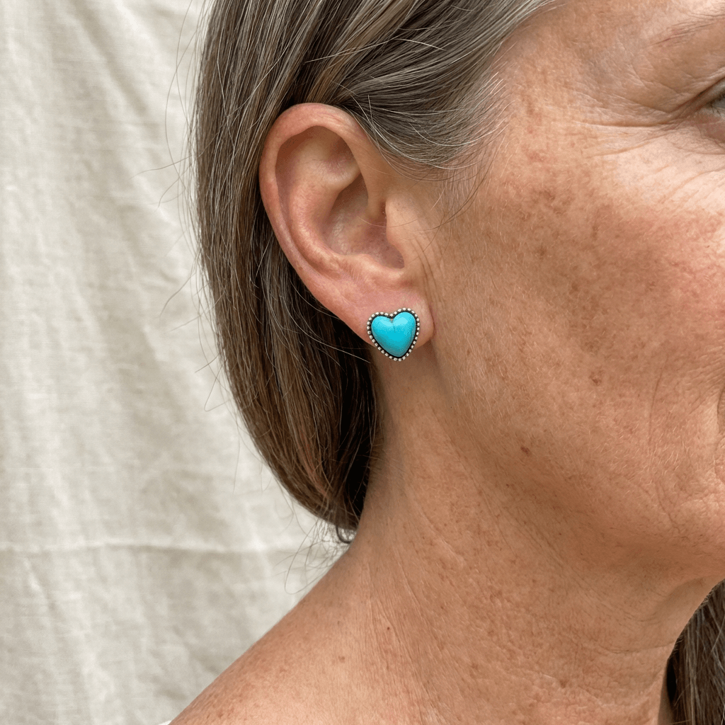 Zilveren hartvormige oorbellen met turquoise