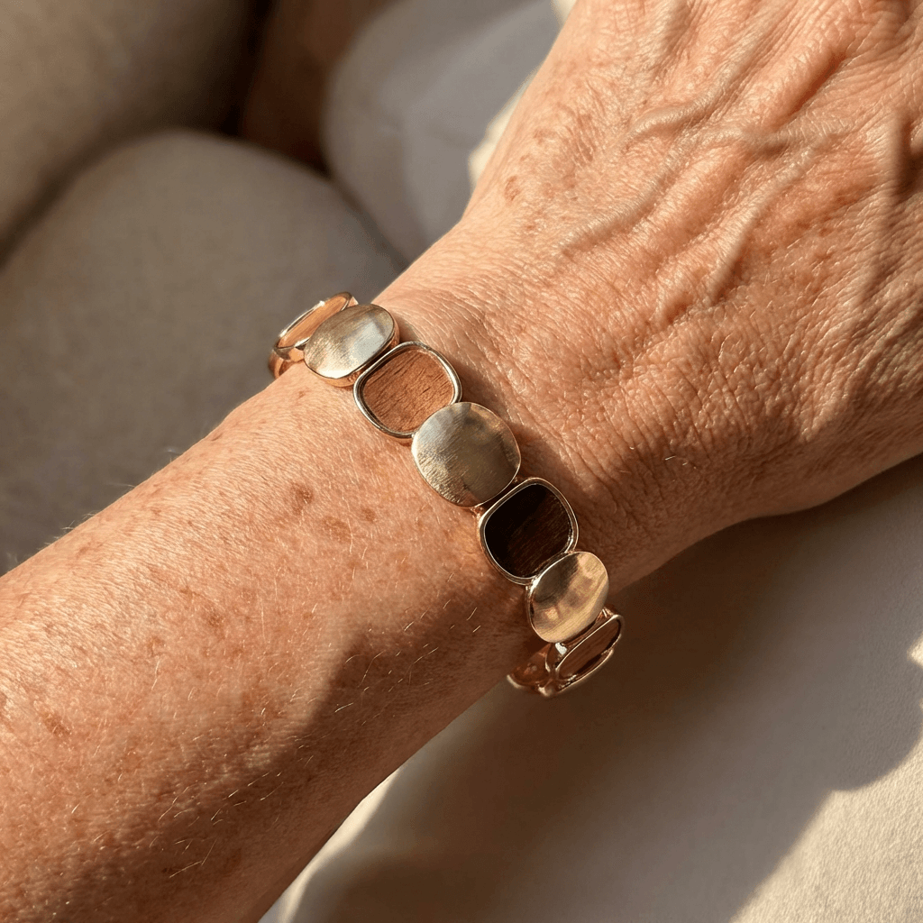 Gouden armband met onregelmatige glanzende schakels