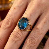 Gouden vintage ring met blauwe edelsteen