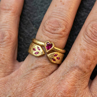 Gouden ringenset met slang en hart met roze zirkonia