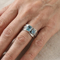 Zilveren ring met twee aquablauwe edelstenen