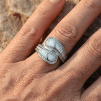 Zilveren ring met witte opaal en zirkonia