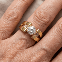 Gouden ring met witte zirkonia solitaire