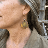 Bohemian bronzen oorbellen met dubbele ronde schijf