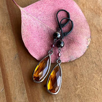 Oorbellen met citrien druppelhanger en granaat