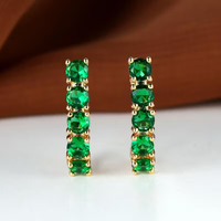 Gouden oorbellen met groene edelstenen