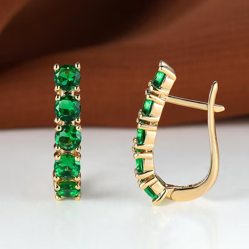 Gouden oorbellen met groene edelstenen