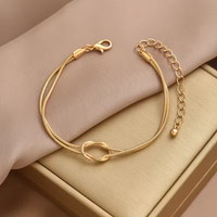Gouden armband met minimalistische knoop