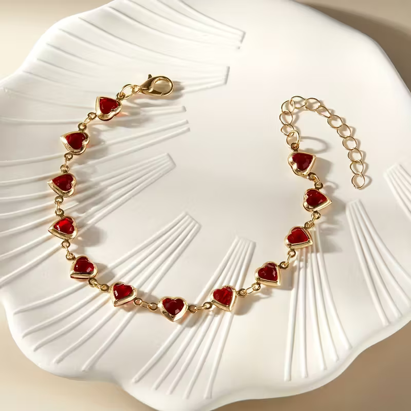 Gouden armband met rode harten van zirkonia