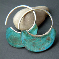 Zilveren oorbellen met turquoise halvemaan