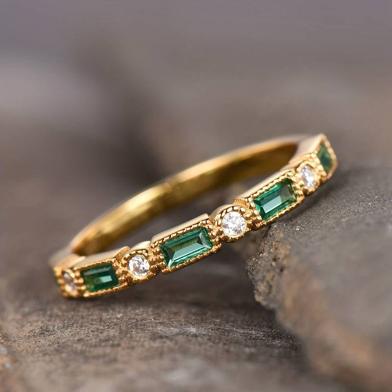 Gouden ring met groene en heldere zirkonia