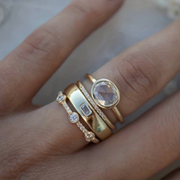 Gouden ringenset met maansteen en zirkonia