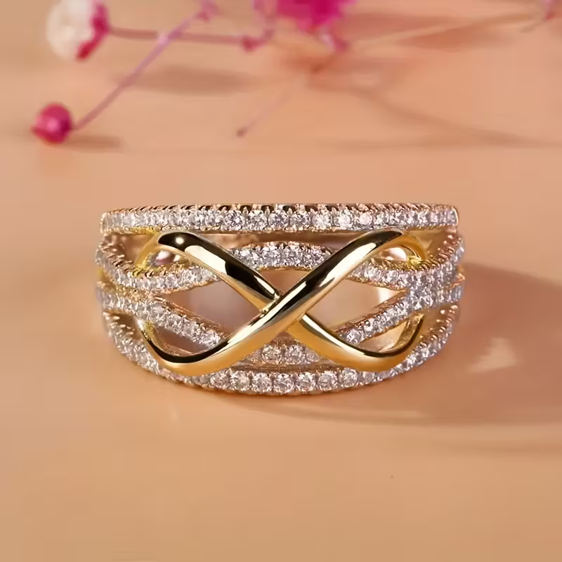 Gouden ring met gevlochten zirconia banden