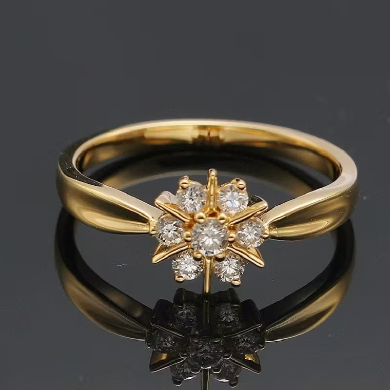 Gouden bloemring met zirkonia