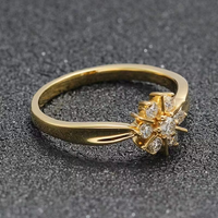 Gouden bloemring met zirkonia