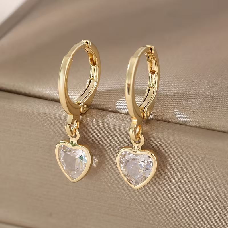 Gouden oorbellen met rood hart hanger