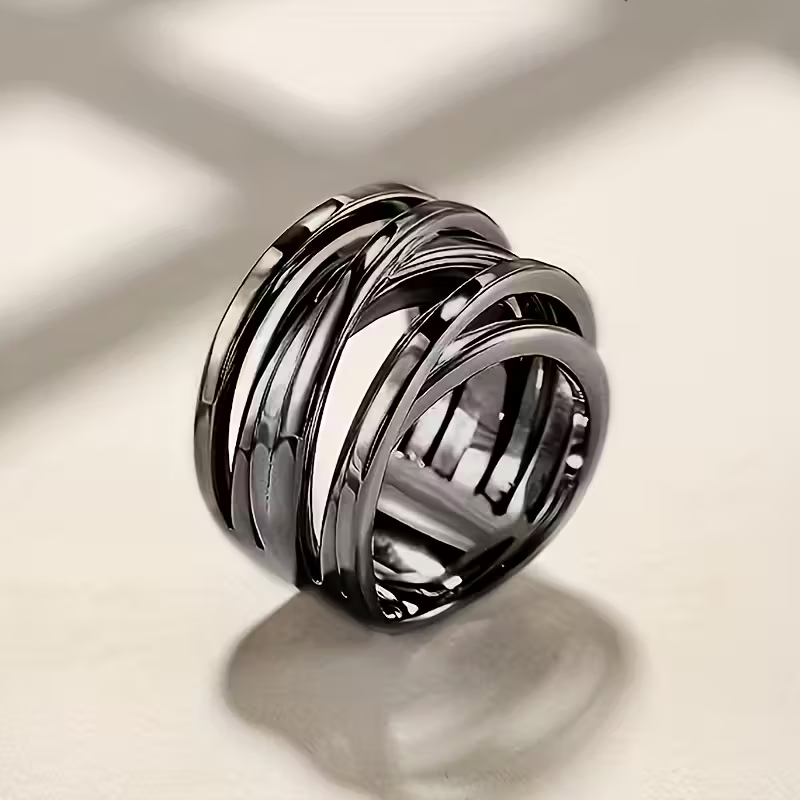 Gouden ring met meerdere gevlochten banden