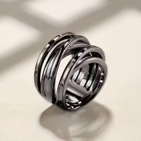 Gouden ring met meerdere gevlochten banden