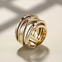 Gouden ring met meerdere gevlochten banden