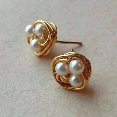 Gouden oorbellen met parelnest